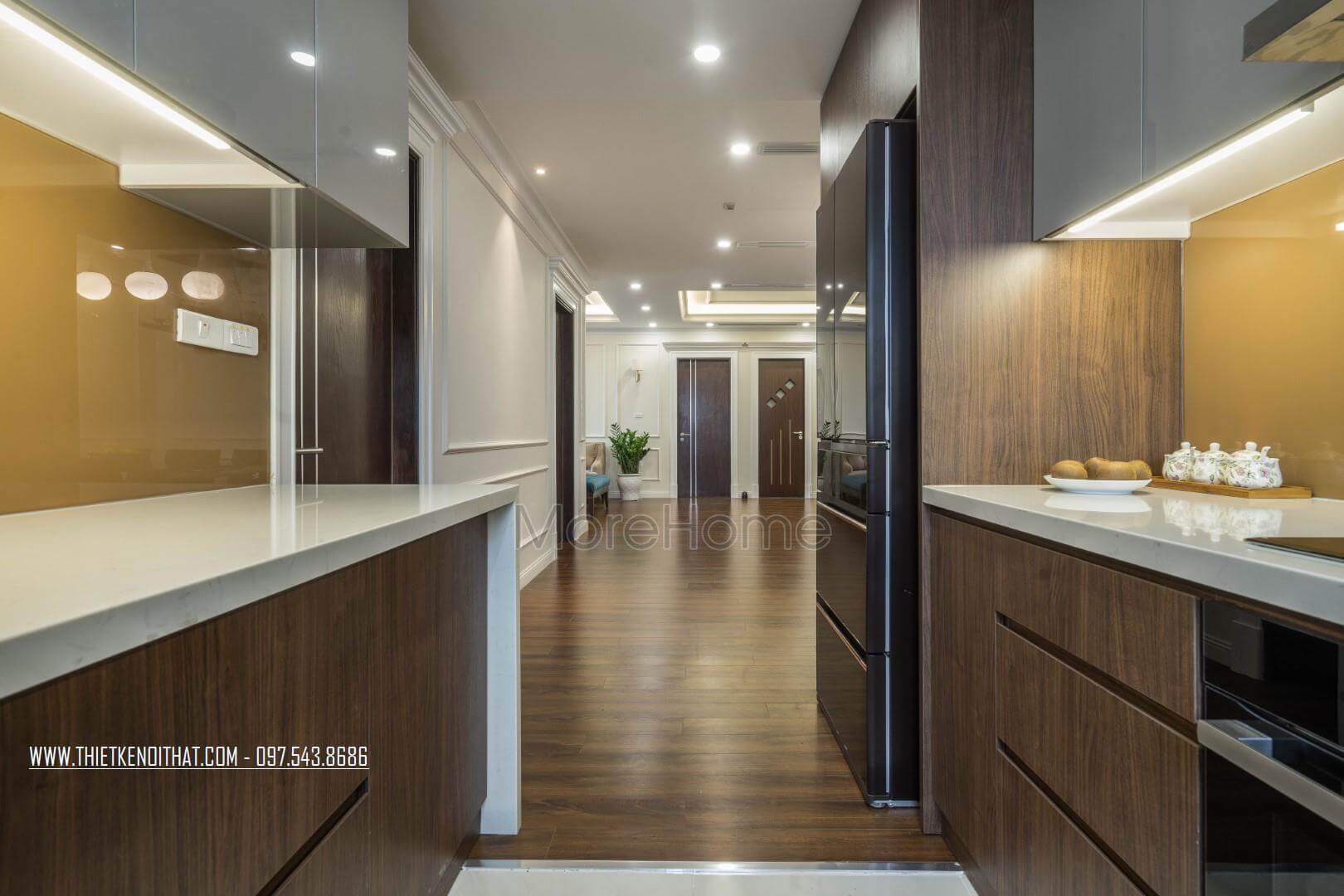 Bằng cách tính toán chính xác khoảng cách tủ bếp trên - tủ bếp dưới Morehome đã thi công tủ bếp tối ưu nhất cho gia chủ Tủ bếp đẹp